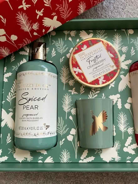 Photo of free Gift set (Amersham HP6) #2