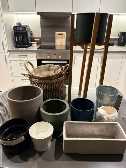 Photo of free Selection of pots (Reading RG2) #1