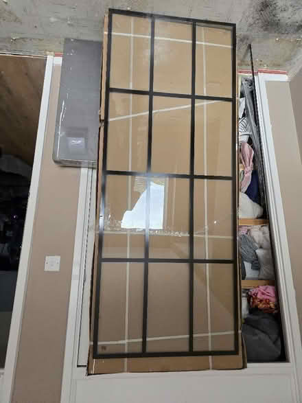 Photo of free Shower Tray And 2 Shower Screens (CT9) #1