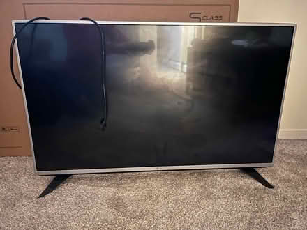 Photo of free LG TV 43" - not working (East Somerville) #1