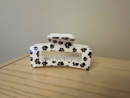 Photo of free Paw Print Claw Clip (Bridlewood) #1