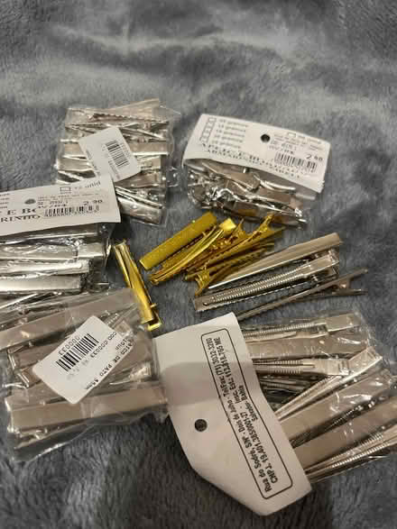 Photo of free Lots of metal hair clips (Brentford) #1