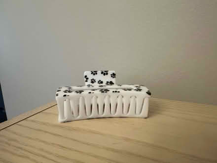 Photo of free Paw Print Claw Clip (Bridlewood) #2