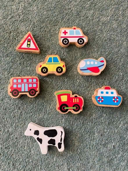 Photo of free Children’s magnetic book & shapes (Waterlooville PO7) #4