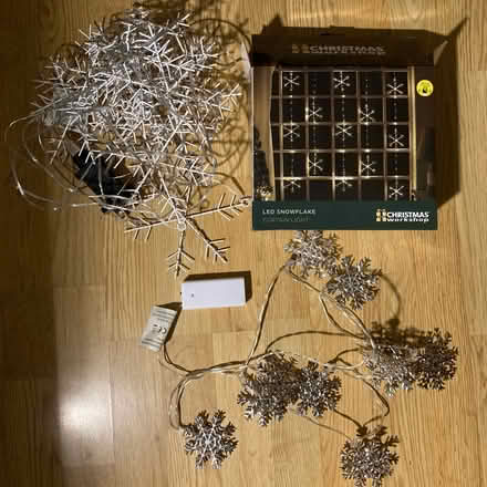Photo of free Snow flakes lights (AL1 near Morrisons) #1