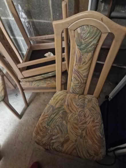 Photo of free Extendable dining table & 6 chairs (HX1) #3