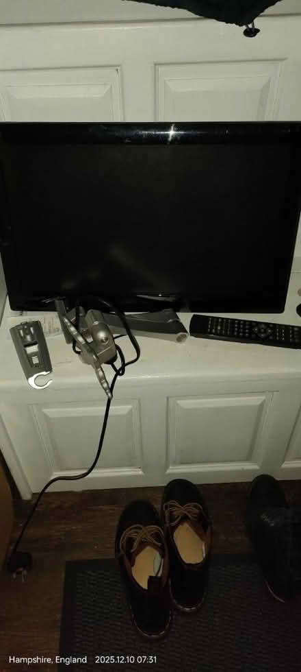 Photo of free 20" TV with remote and wall mount (Havant) #1