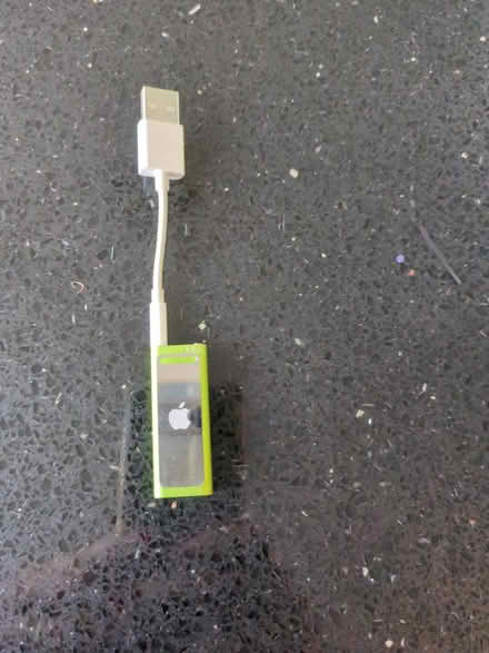 Photo of free Apple iPod (GL4) #1