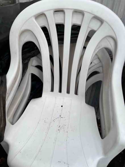 Photo of free Outdoor table and chairs (TW20) #1