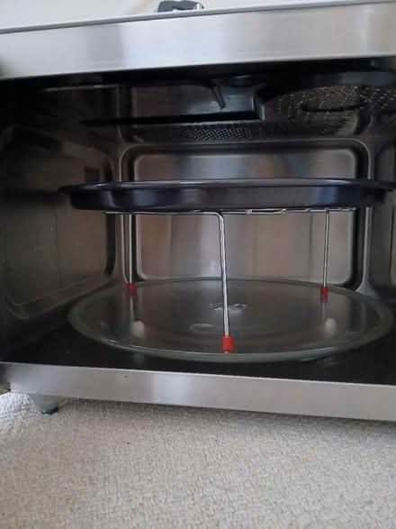 Photo of free 1000W microwave oven with oven & grill (Emsworth PO10) #3