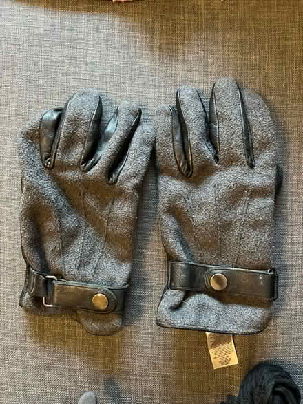 Photo of free Winter hats, gloves, scarf (Bermondsey SE16) #2