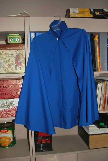 Photo of free Cape, Size 4-5 kids (gatineau ave & de bourgogne st) #1