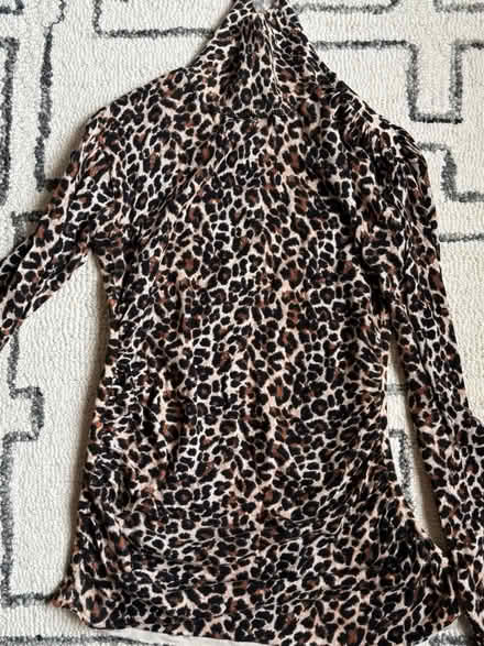 Photo of free 5 SMALL women’s sweaters (Rego Park) #3