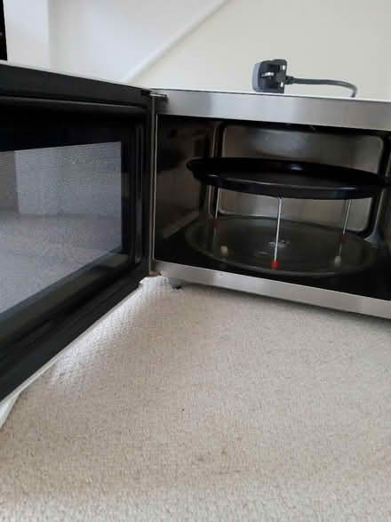 Photo of free 1000W microwave oven with oven & grill (Emsworth PO10) #4