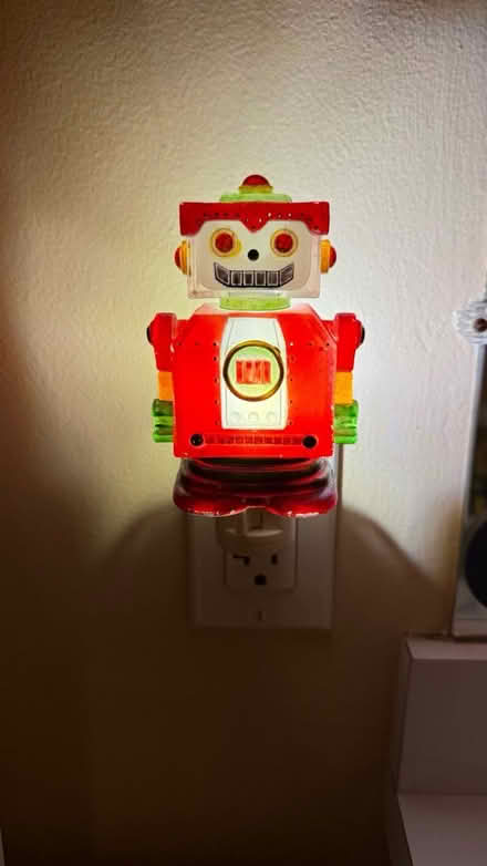 Photo of free Robot Nightlight (NE Glenview (Lake & Harms)) #1