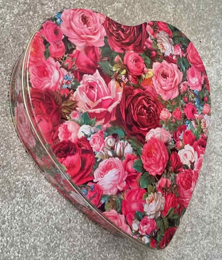 Photo of free Heart-shaped Tin Container w Roses (Near downtown Mtn View) #1