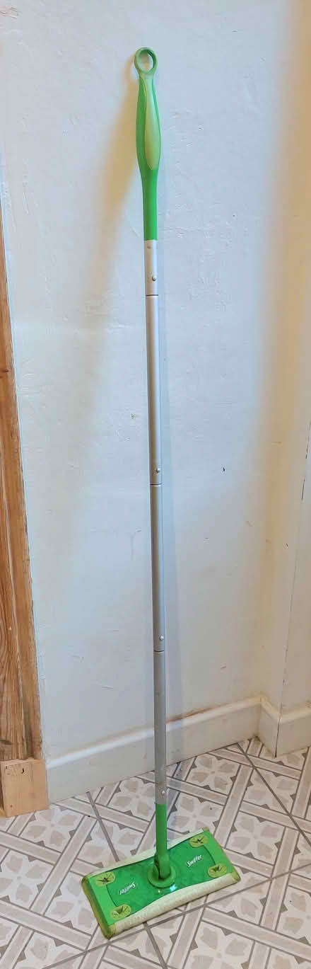 Photo of free Swiffer pad and handle (Oswestry SY11) #1