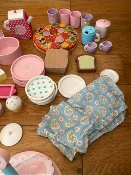 Photo of free Wooden play food & accessories (Cheshunt En8) #4