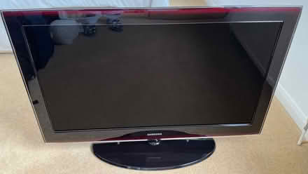 Photo of free Samsung Non Smart tv 40” screen (BN27) #1