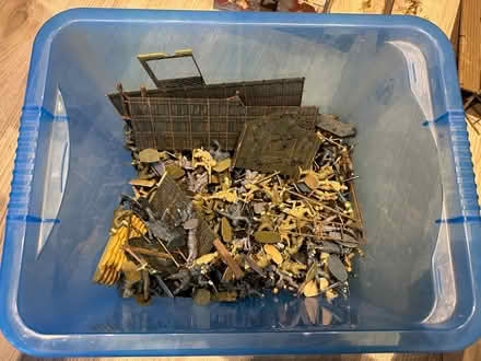 Photo of free Old Airfix 32nd scale plastic soldiers and assorted vehicles and buildings. (East Bergholt CO7) #2