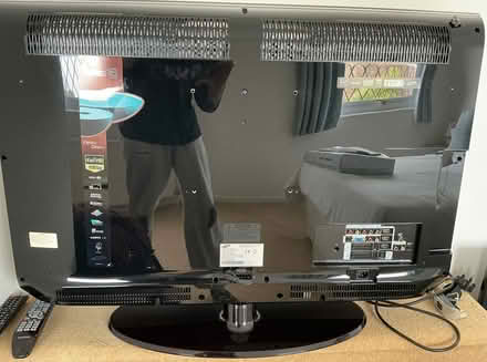 Photo of free Samsung Non Smart tv 40” screen (BN27) #3