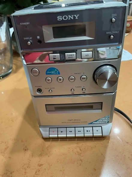 Photo of free 20 years Old Cd / radio player (Chevy Chase DC) #3