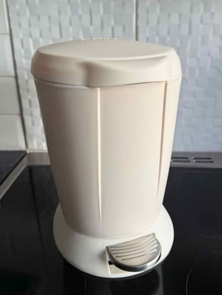 Photo of free simplehuman bathroom bin (Spondon DE21) #1