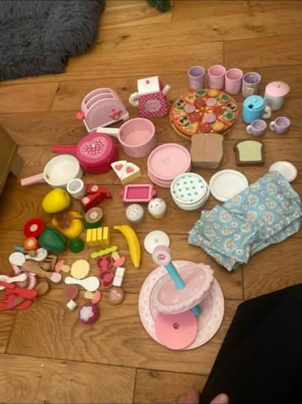 Photo of free Wooden play food & accessories (Cheshunt En8) #1