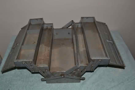 Photo of free Vintage Cantilever Toolbox (Knighton LE2) #3