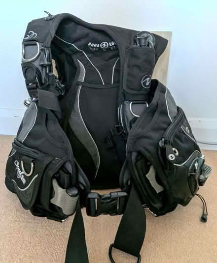 Photo of free AQUA LUNG SOUL i3 Women's BCD, size MD (Lee SE12) #1
