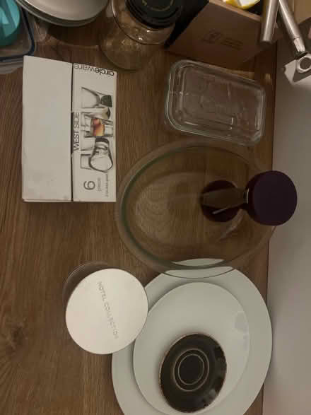 Photo of free Various kitchen items (TW1) #1
