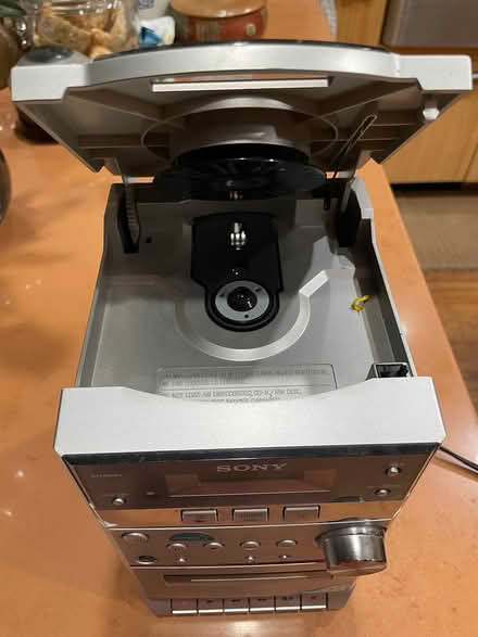 Photo of free 20 years Old Cd / radio player (Chevy Chase DC) #2