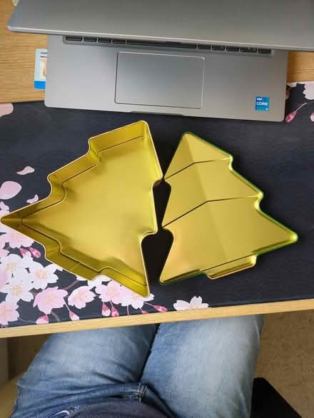 Photo of free Christmas tree tin (empty) (Roffey) #3