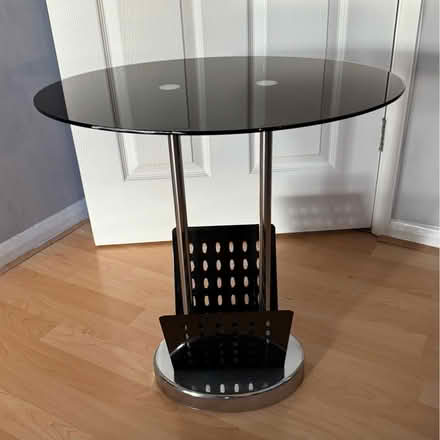 Photo of free glass side table/magazine holder (Spondon DE21) #1