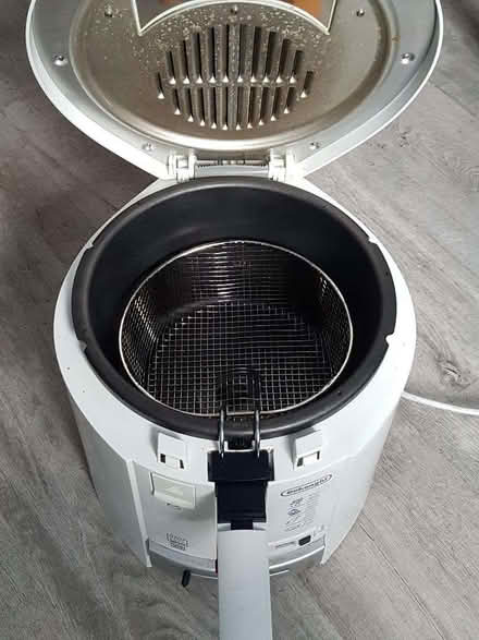 Photo of free DeLonghi deep fat fryer, working, little used. (Southport PR8) #2