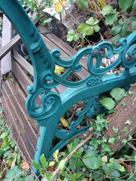 Photo of free Garden bench for renovation (Reigate RH2) #4