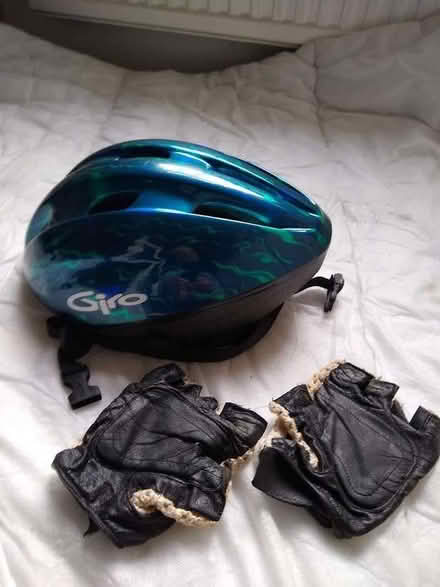 Photo of free Cycle Helmet and gloves (Emsworth PO10) #2