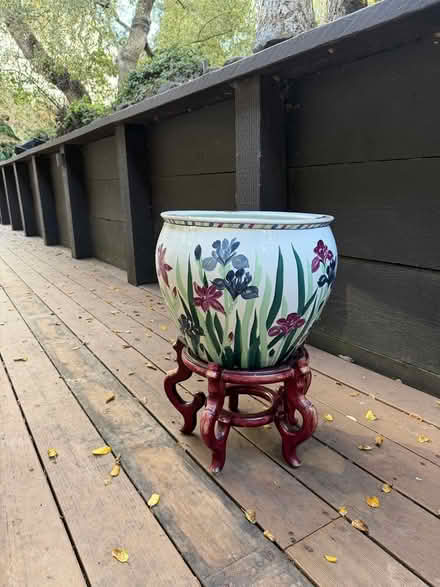 Photo of free Ceramic planter (Upper Fairway) #1