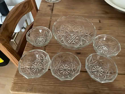 Photo of free Glass bowls with 5 smaller bowls (Camberley) #2