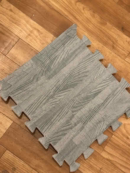 Photo of free Jigsaw floor matting (LU5 5HX) #2