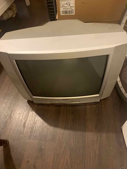 Photo of free Philips Tv 19’’ w remote (SW9 9UP) #1