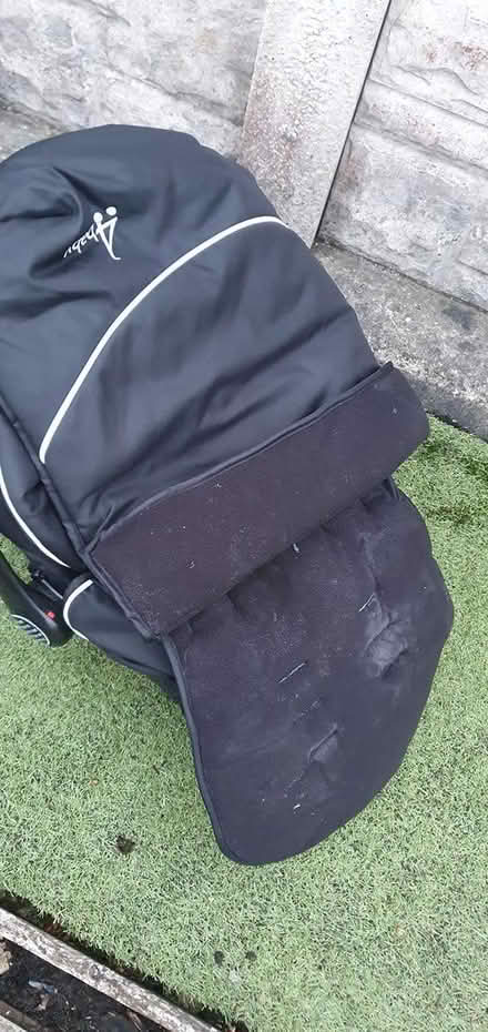 Photo of free Baby car seat (Greenwich SE3) #1