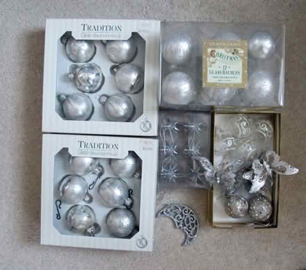 Photo of free Christmas tree decorations – silver (Caldecott OX14) #2