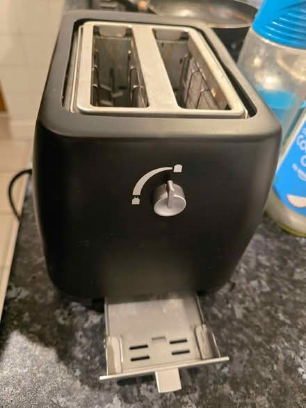 Photo of free Tescos toaster (IG6 3s) #2