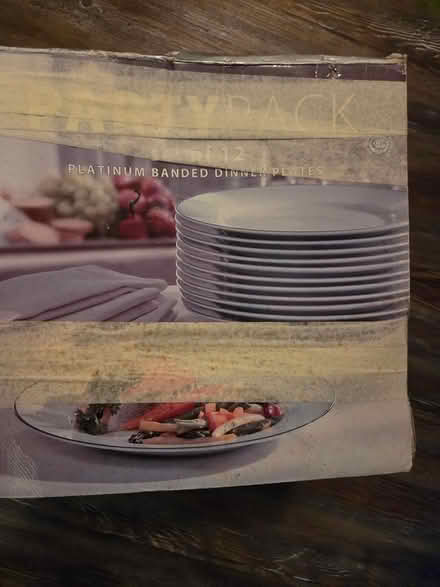 Photo of free Dinner plates (21133) #1