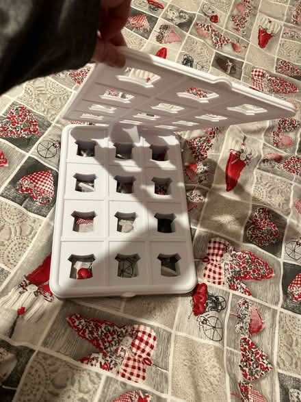 Photo of free T-shirt organiser (LU5 5HX) #2