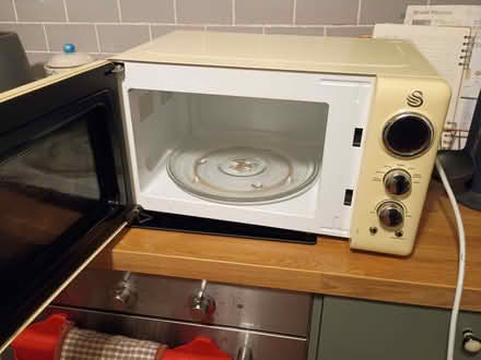 Photo of free Cream Microwave (Charlton Kings GL52) #2