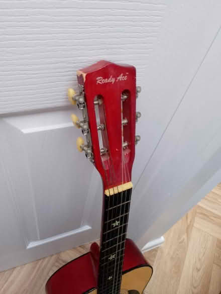 Photo of free Guitar (Barry) #2