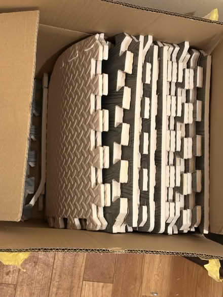 Photo of free Jigsaw floor matting (LU5 5HX) #1