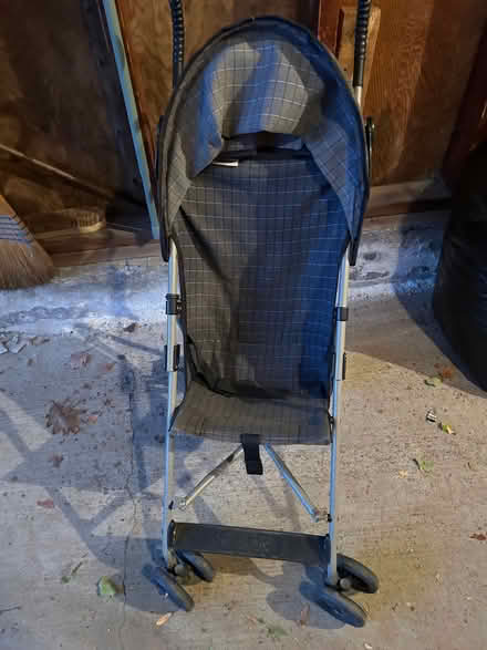 Photo of free Small umbrella stroller (Riverside/Hunt Club) #2
